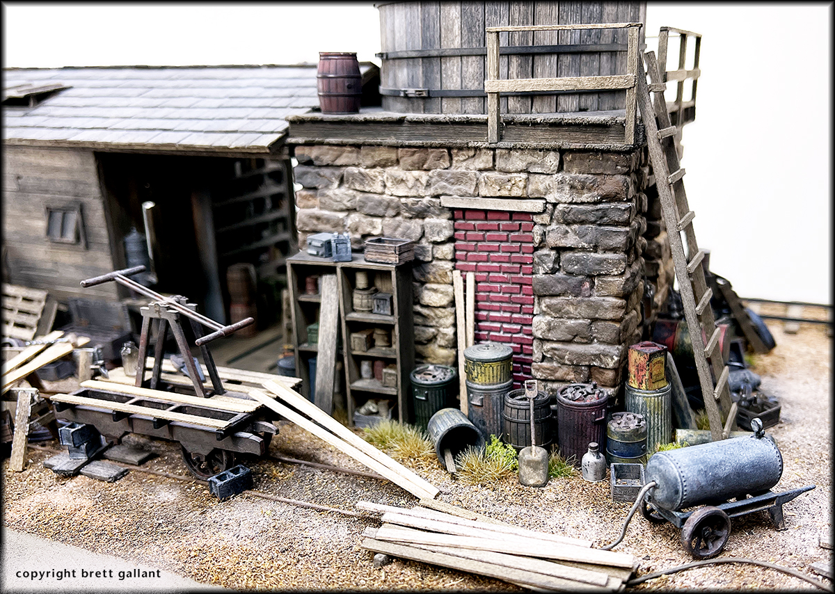 SierraWest Scale Models O Scale Water Tank and Handcar Shed